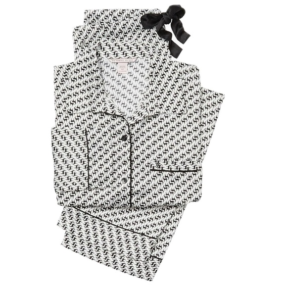 Victoria's Secret Other - Victoria's Secret Satin Classic Long Pajamas Black/White Reindeer Print Sz XS